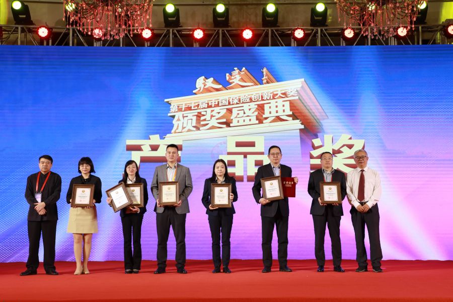 1672821106540911AJkX.jpg 2022中韓人壽尊耀一生(臻享版)終身壽險(xiǎn)榮獲年度推薦終身壽險(xiǎn)保險(xiǎn)產(chǎn)品(領(lǐng)獎(jiǎng)圖片).jpg