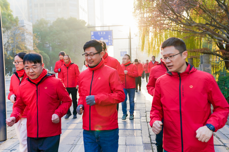 1739260167351490j0CX.jpg 迎新跑03.JPG