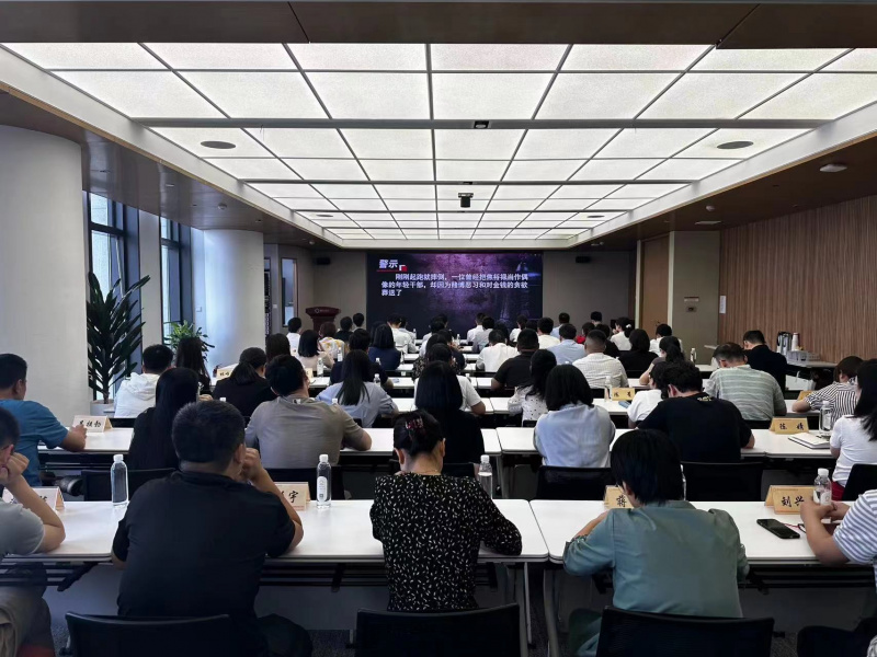 1739861555140793095s.jpg 浙江東方紀委牽頭組織國貿(mào)集團金融服務(wù)勤廉建設(shè)片組年輕黨員干部集中觀看警示教育片.jpg