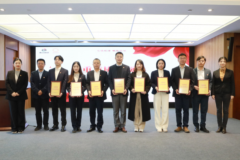 1739865432650216R4Rw.jpg 重點協(xié)同項目授牌.jpg